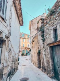 Menerbes, a fairytale village in the Luberon