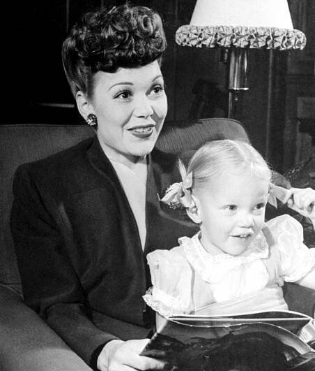 File:Jane-Wyman-Maureen-1944.jpg - Wikimedia Commons