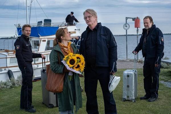 Max Hubacher, Paula Kalenberg, Detlev Buck, Steffen Münster - Morden auf Öd – Ein Insel-Krimi - Tag der Abrechnung - Z filmu