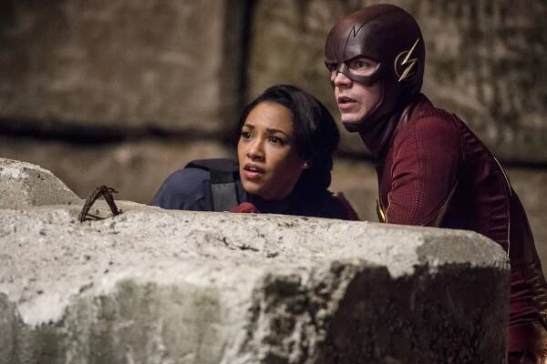 Flash - Vítejte na Zemi Dva - Z filmu - Candice Patton, Grant Gustin