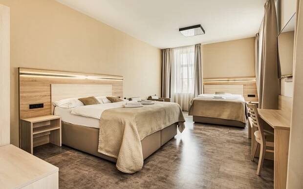 Jižní Morava (nejen) pro vinaře: Hotel Mariel *** v centru Znojma se snídaněmi a degustací 12 vzorků vín