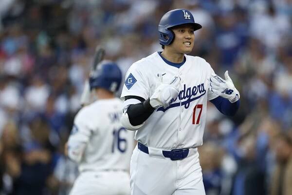  Shohei Ohtani #17 of the Los Angeles Dodgers reacts after a solo home run during the first inning against the New York Yankees at Dodger Stadium on May 30, 2025 in Los Angeles, California. 