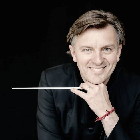 V září 2025 se šéfdirigentem a hudebním ředitelem Pražských symfoniků stane Tomáš Netopil | foto: Marco Borggreve,  Symfonický orchestr hl. m. Prahy FOK