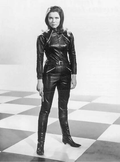 mladá Olenna Tyrell (v seriálu Avengers - 1961) - Diana Rigg hrála agentku Emmu Peel