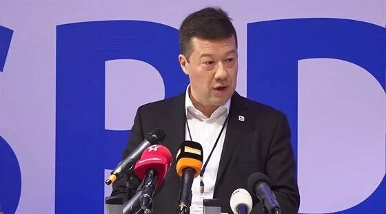 Tomio Okamura chválil na sjezdu SPD prezidenta Miloše Zemana - iDNES.tv