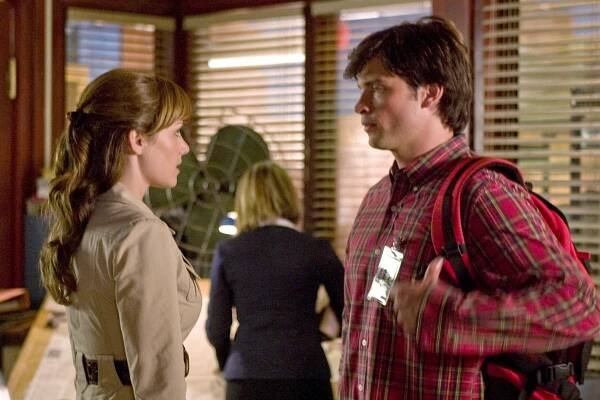 Smallville - Plastická trhavina (S08E02) (2008)