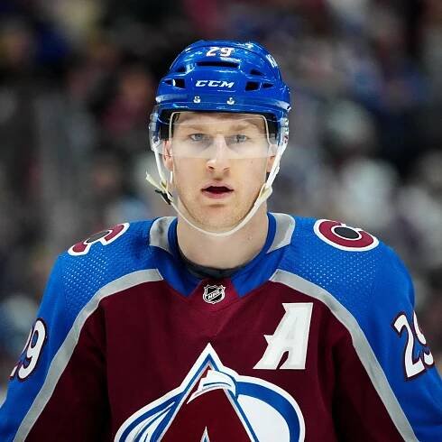 Avs rally, upend Isles on Nathan MacKinnon's OT goal