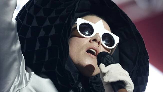 Když je královně hala malá: Róisín Murphy pro velký zájem přesunuta do Karlína