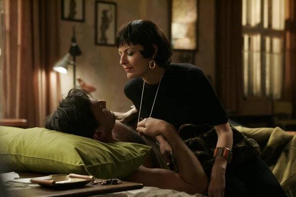 Šílenci z Manhattanu - Dámská toaleta - Z filmu - Rosemarie DeWitt