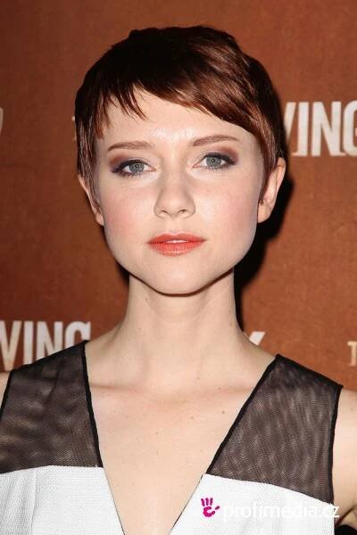 Valorie Curry - celebrity účes - HappyHair