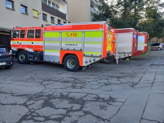 Při cvičení ve Voticích zachraňovaly složky IZS zraněné ze zborcené budovy