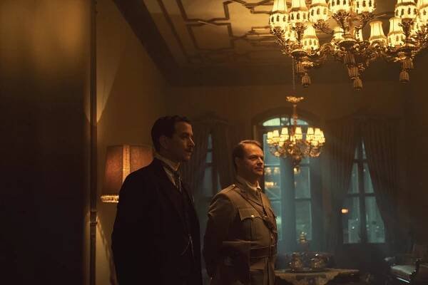 Selahattin Paşalı, James Chalmers - Půlnoc v hotelu Pera Palace - Z filmu