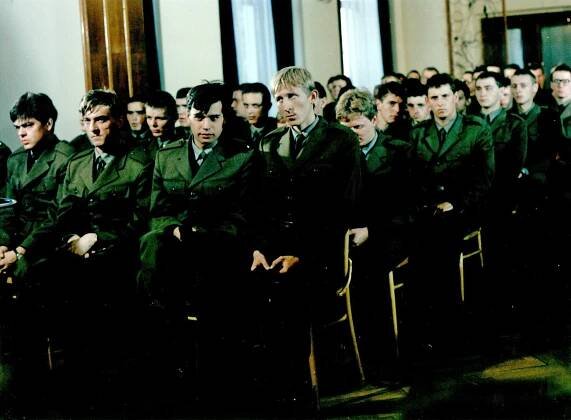 Kyslík, Guláš, Majkl, prchlivý Vladko i zamilovaný Tomáš hlásí návrat! Chlapci a chlapi jsou zpět na vojně
