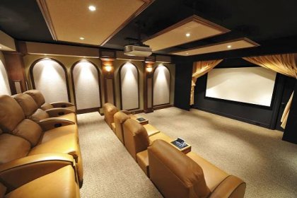 Jak mohu vytvořit vlastní systém domácího kina a mediální místnost? 1