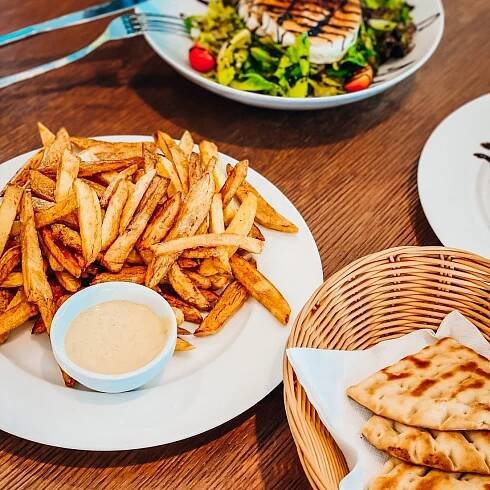 BISTRO & CAFÉ DAI MARINAI, Tuchomerice - Praha 10 - Restaurant Reviews, Photos & Phone Number - Tripadvisor