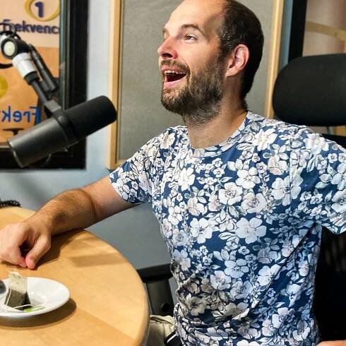 Jan Maxián: Zbožňuji filmovou hudbu. Dokáže snímek posunout někam dál | Host Frekvence 1