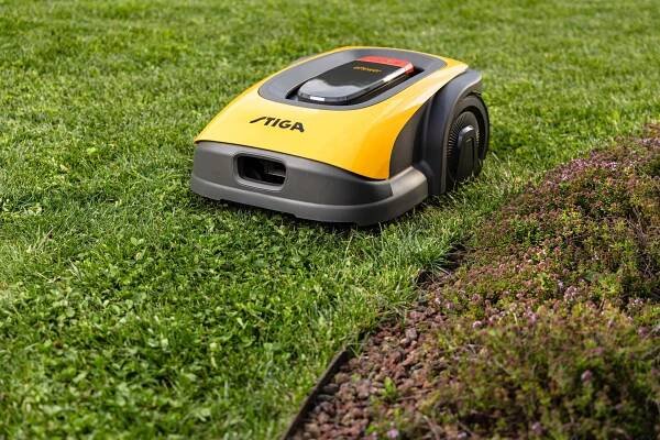STIGA A 500 autonomní robotická sekačka