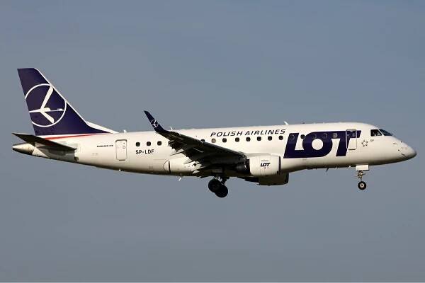 Embraer E-Jets - Wikimedia Commons
