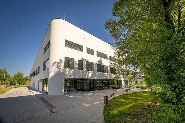 POLIKLINIKA URXOVA NERATOVICE - Stavba roku