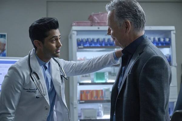 Manish Dayal, Bruce Greenwood - Doktoři - Jedeme naplno - Z filmu