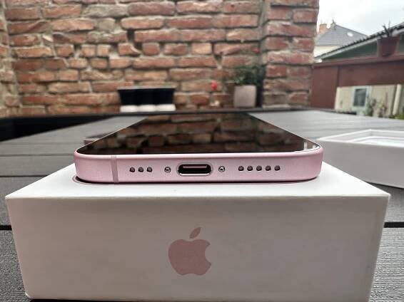 Skvělá zpráva! Opravy spodního mikrofonu iPhonů 15 (Plus) budou levnější