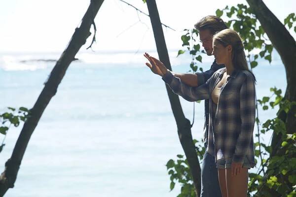 Chad James Buchanan, Isabelle Cornish - Inhumans - Something Inhuman This Way Comes... - Z filmu