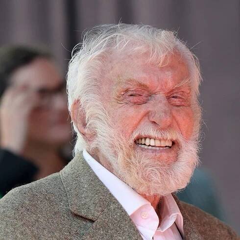 Dick Van Dyke, 98, appears in family photo spanning three generations with famous son and grandson