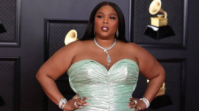 Lizzo promluvila o svém těle a současných standardech krásy: Líbí se mi být tlustá, říká zpěvačka