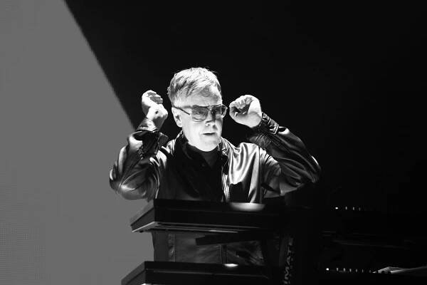 Melancholie i radost. Depeche Mode vydali novou desku, první od tragické smrti zakládajícího člena