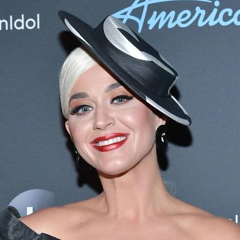 Katy Perry Debuts Long, Peach-Blonde, Wavy Hair — Photos