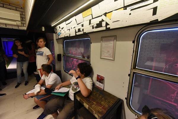 OBRAZEM: Revolution train v Kolíně přiblížil, jak je snadné propadnout drogám