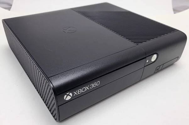 Microsoft XBox 360 E System ČERNÁ videoherní konzole 250GB bezdrátový balíček 360E