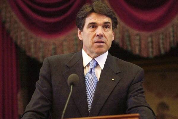 Texas Governor Rick Perry speaks from a lectern during the swearing-in ceremony of the 78th Texas Legislature in the Texas House of Representatives, Austin, Texas, January 14, 2003.