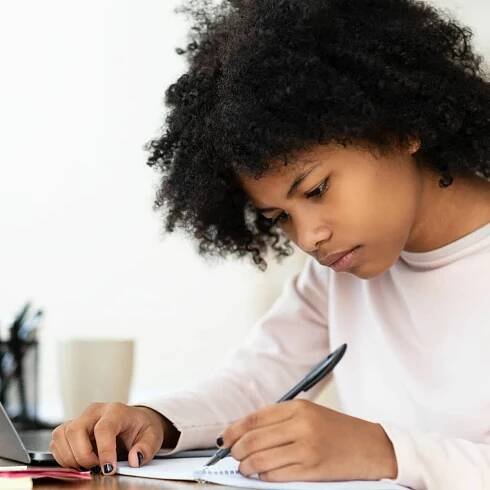 100 Easy Persuasive Essay Topics