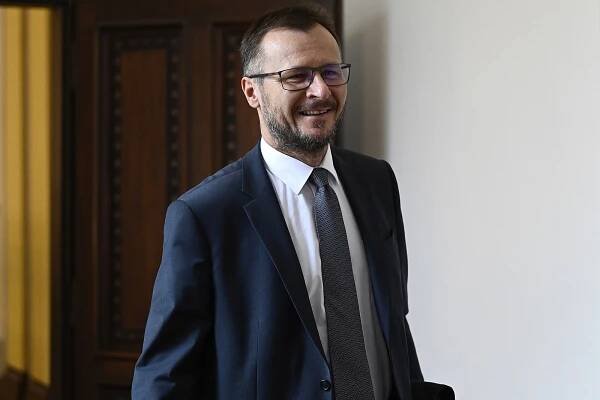 Jurečka podržel Nekulu. Nevadí mu, že dělal reklamu jednomu z řetězců