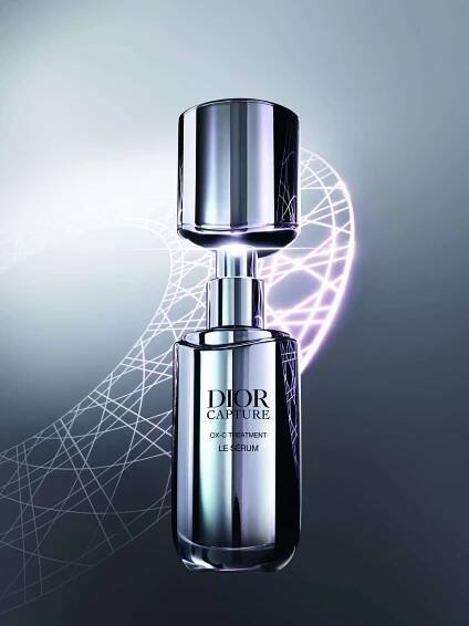 Dior Capture serum on a gray background