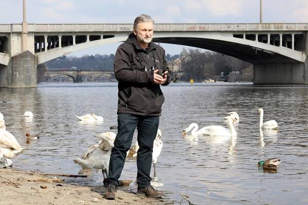 „Ptáci mizí, zpívají tišeji a méně pestře. Většina druhů žije v Praze, třetina na letišti,“ říká Petr...