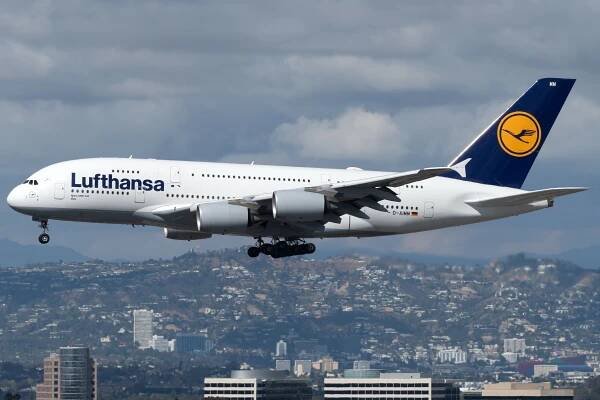 Lufthansa Airbus A380-841 D-AIMM (2)