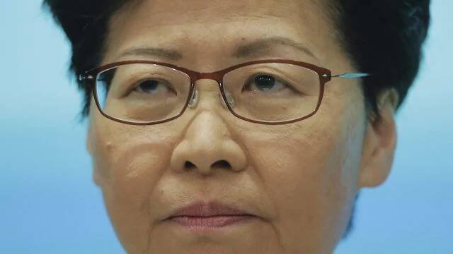 Správkyně Hongkongu Lamová se osobně omluvila, odstoupit ale odmítla