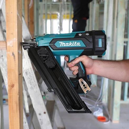 Makita DBN900ZK - Aku hřebíkovačka 50-90 mm Li-ion LXT 18V, bez aku Z