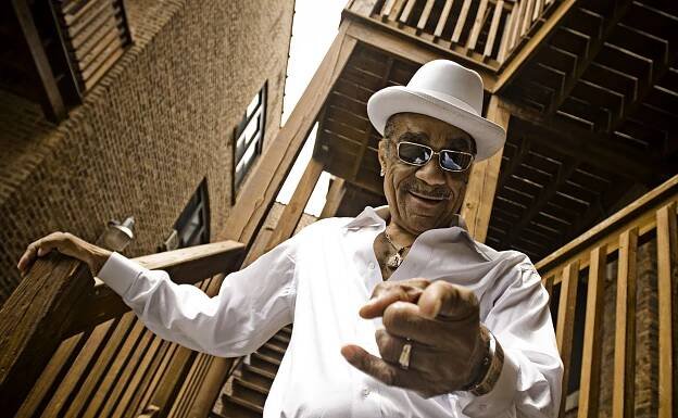 Andre Williams outside his home, Chicago, 7/11/10