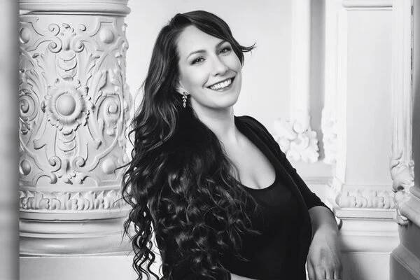 Naše koncerty jsou komplexně umělecké zážitky, říká zakladatelka Prague Pop Symphonics Lenka Dandová