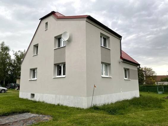 Zateplení fasády RD šedým polystyrenem Domousnice | STAVBA 211013 | ZOFI - Specialista na zateplení fasád