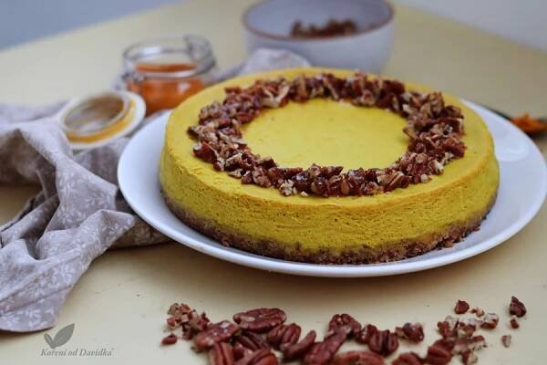 Kurkumový cheesecake s pekanovými ořechy v karamelu - Recepty, Davídkovo koření bez soli a glutamanu