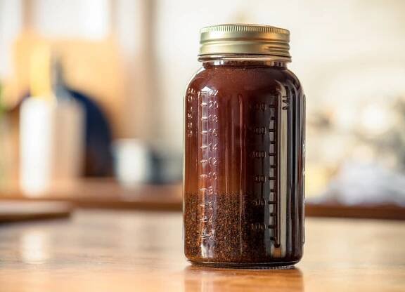 Na přípravu ledové kávy je skvělá zastudena připravená káva cold brew.