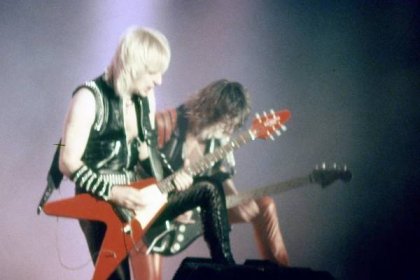 Soubor:Judas Priest K.K. Downing Glenn Tipton, 1984.jpg – Wikipedie
