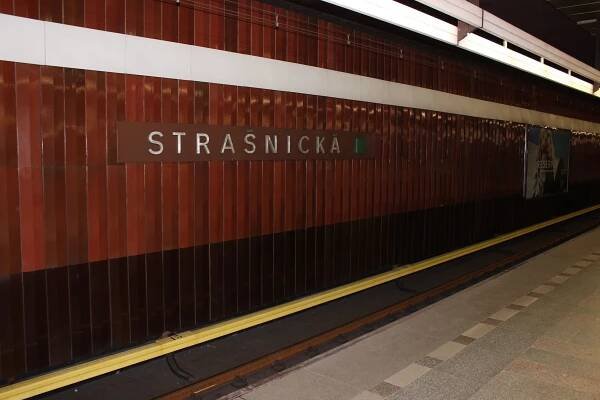 Strašnická - stanice metra A a povrchový přestupní uzel - Zrakově postižení cestují 2.1+ a můj dopravní web