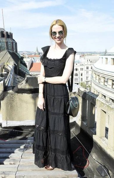 Přehlídková mola a blesky fotoaparátů vyměnila za seriál: Tahle sexy modelka je novou posilou Ordinace!
