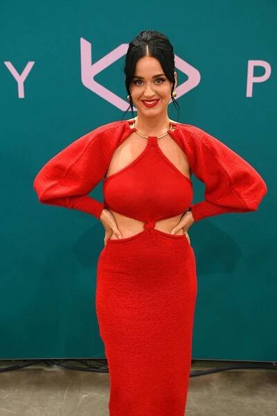 Katy Perry při koncertu nedokázala ovládat oční víčko: Fanoušci rozjeli divoké teorie o příčině