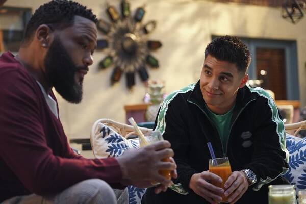Grown-ish - Tátovy lekce - Z filmu - Anthony Anderson, Jordan Buhat